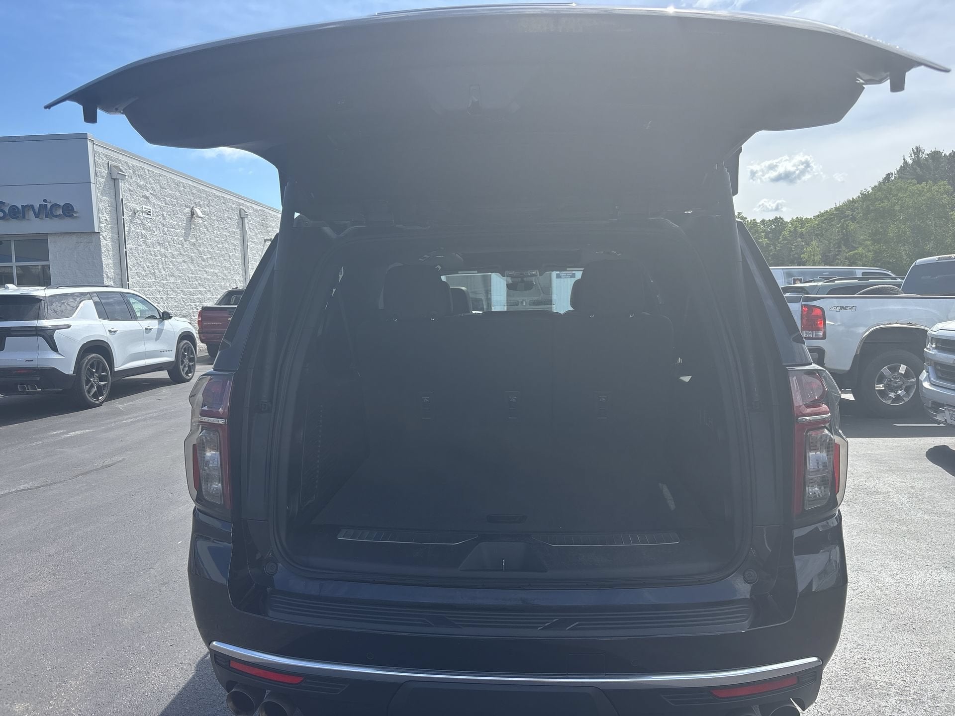 2023 Chevrolet Suburban High Country