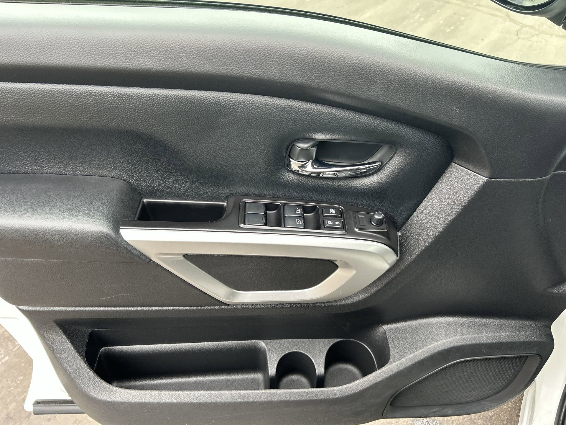 2019 Nissan TITAN SV