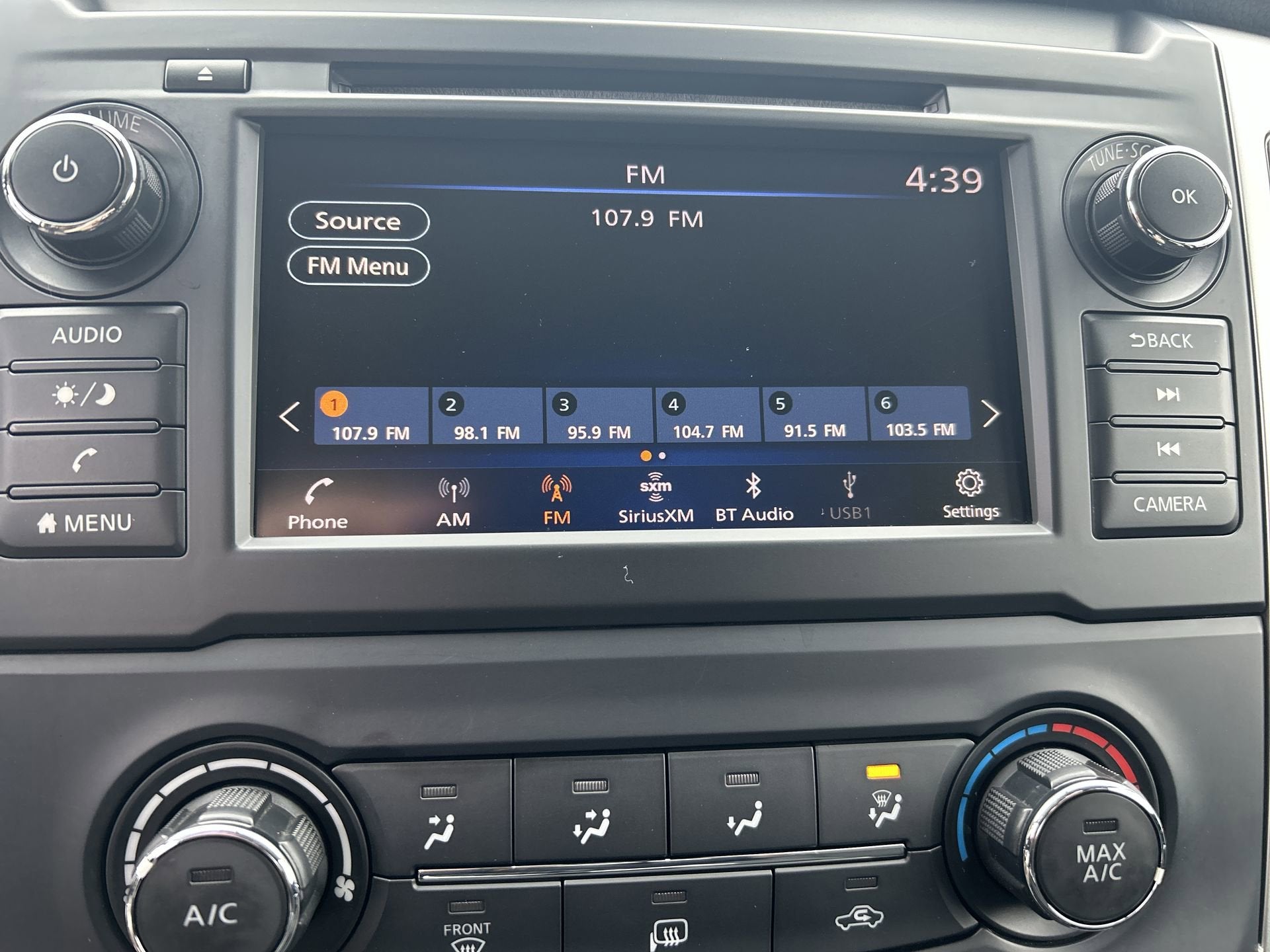 2019 Nissan TITAN SV