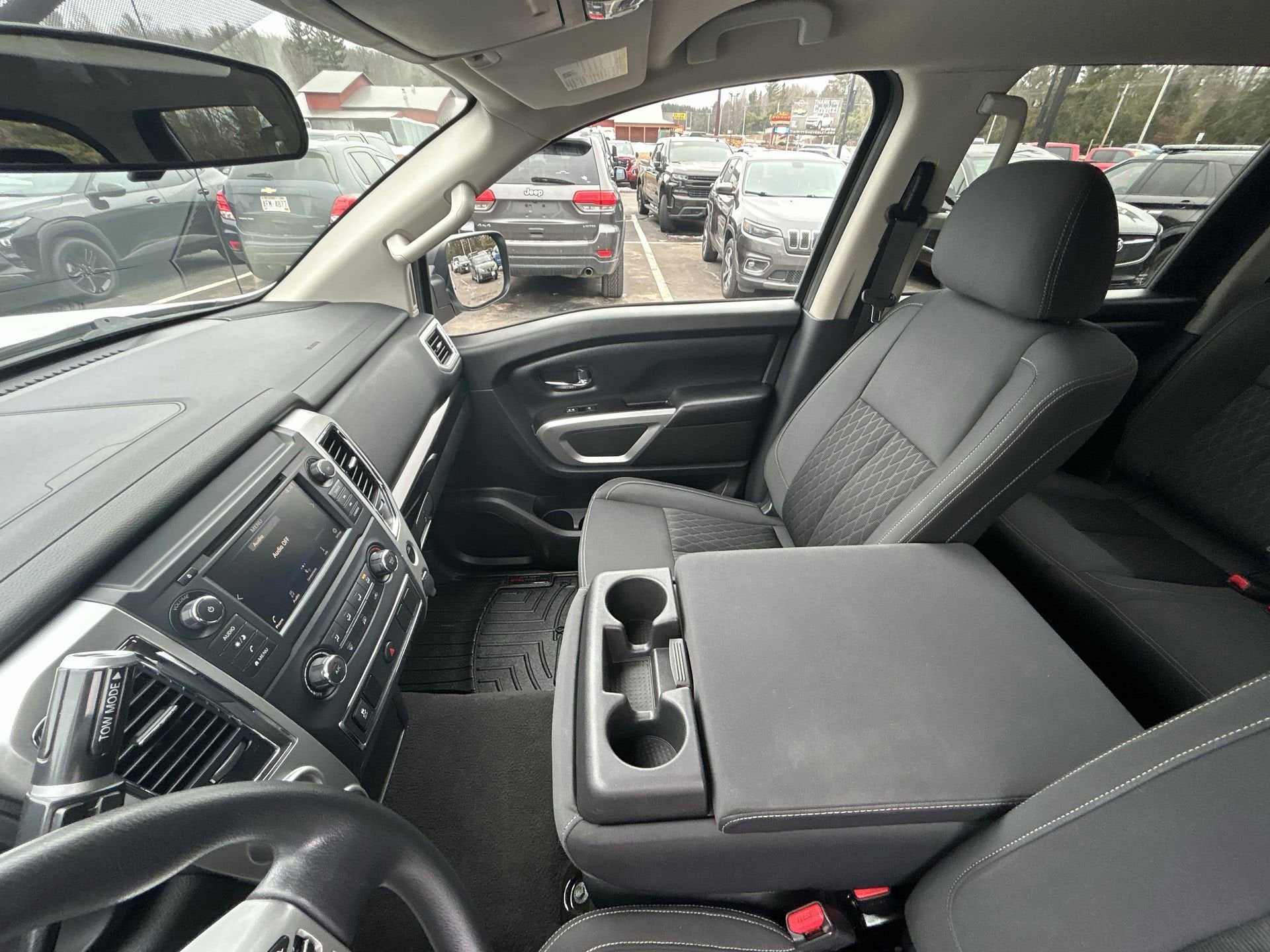 2019 Nissan TITAN SV