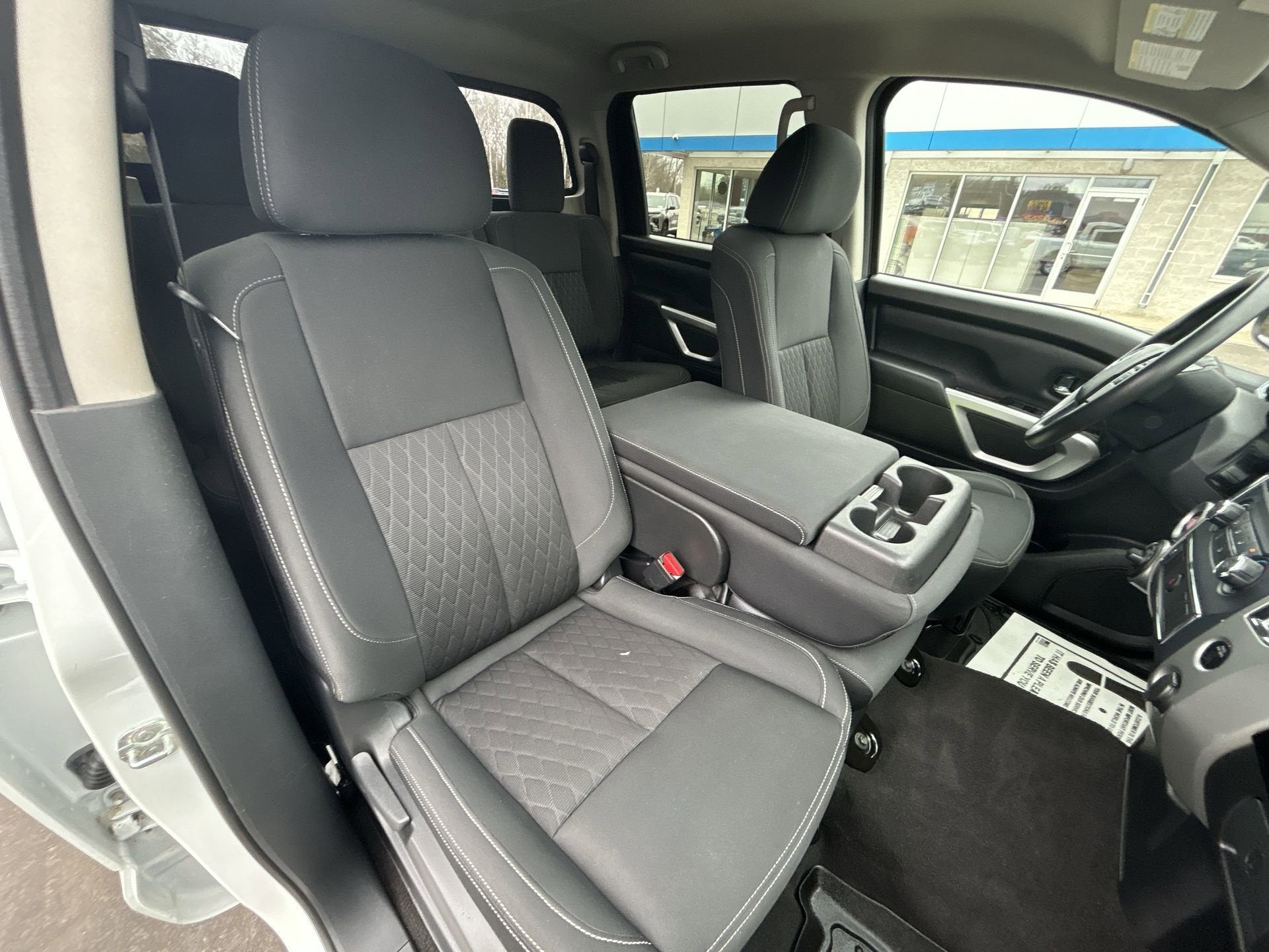 2019 Nissan TITAN SV