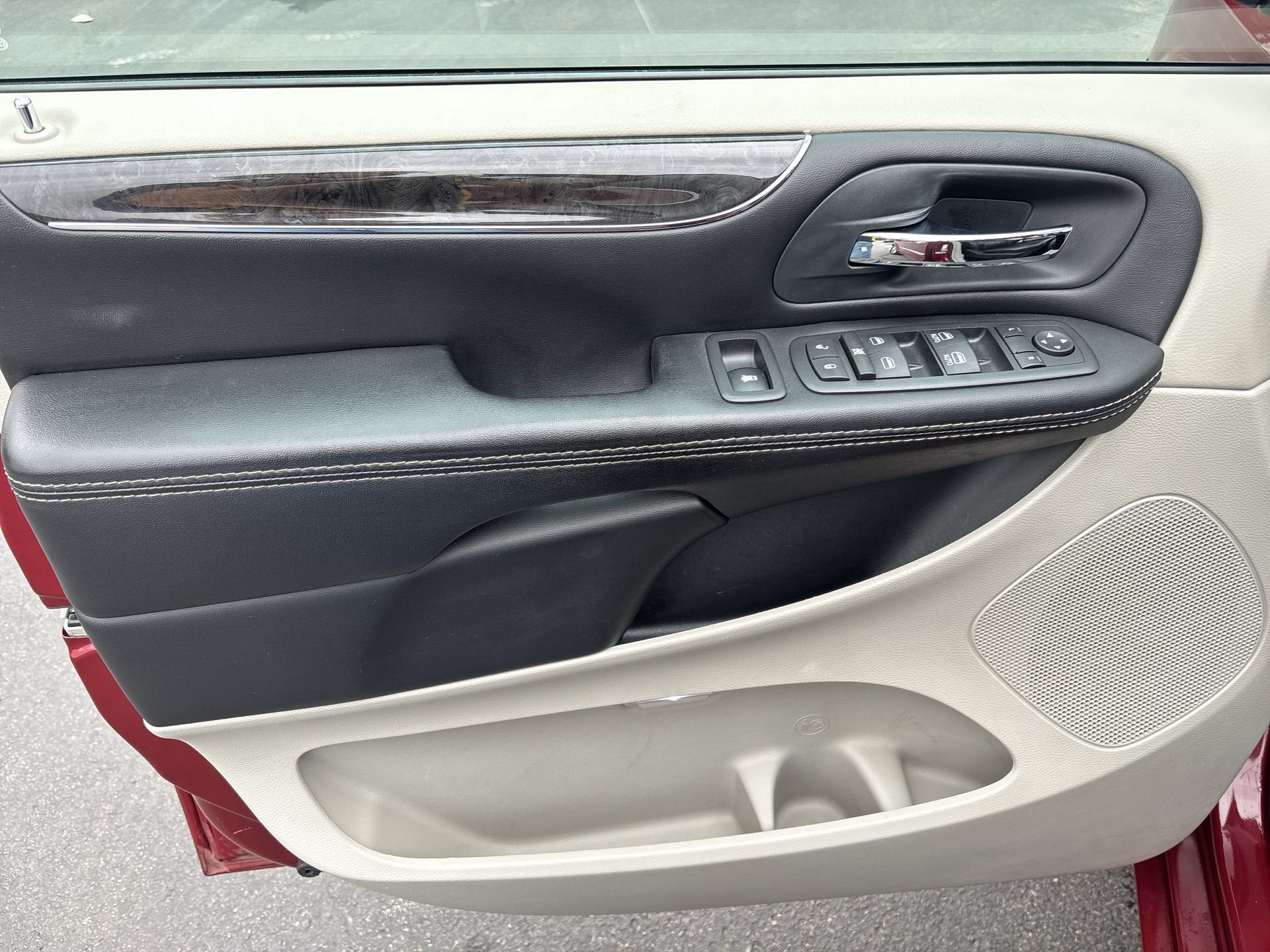 2016 Chrysler Town & Country Touring-L Anniversary Edition