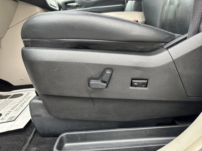 2016 Chrysler Town & Country Touring-L Anniversary Edition