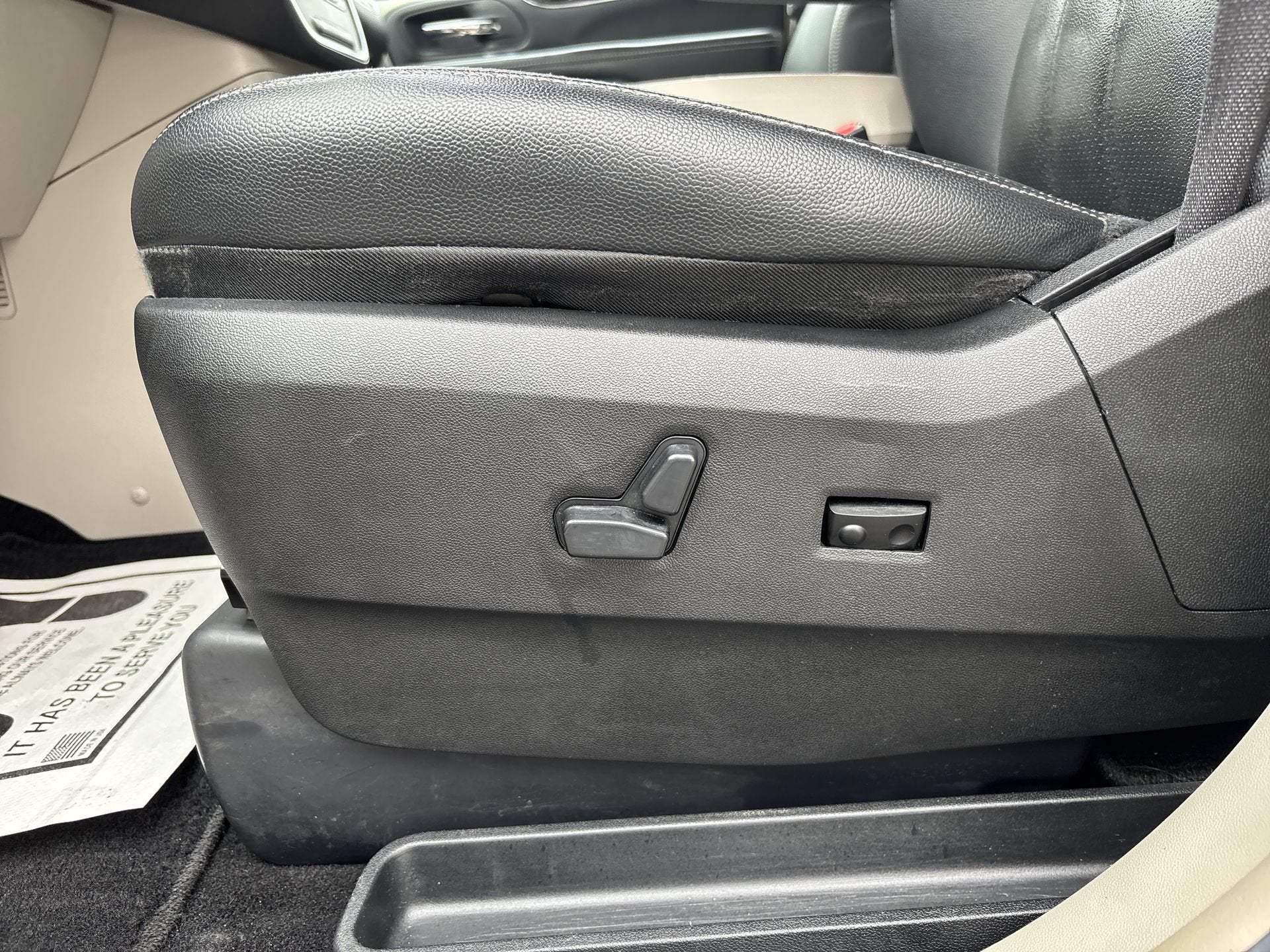 2016 Chrysler Town & Country Touring-L Anniversary Edition