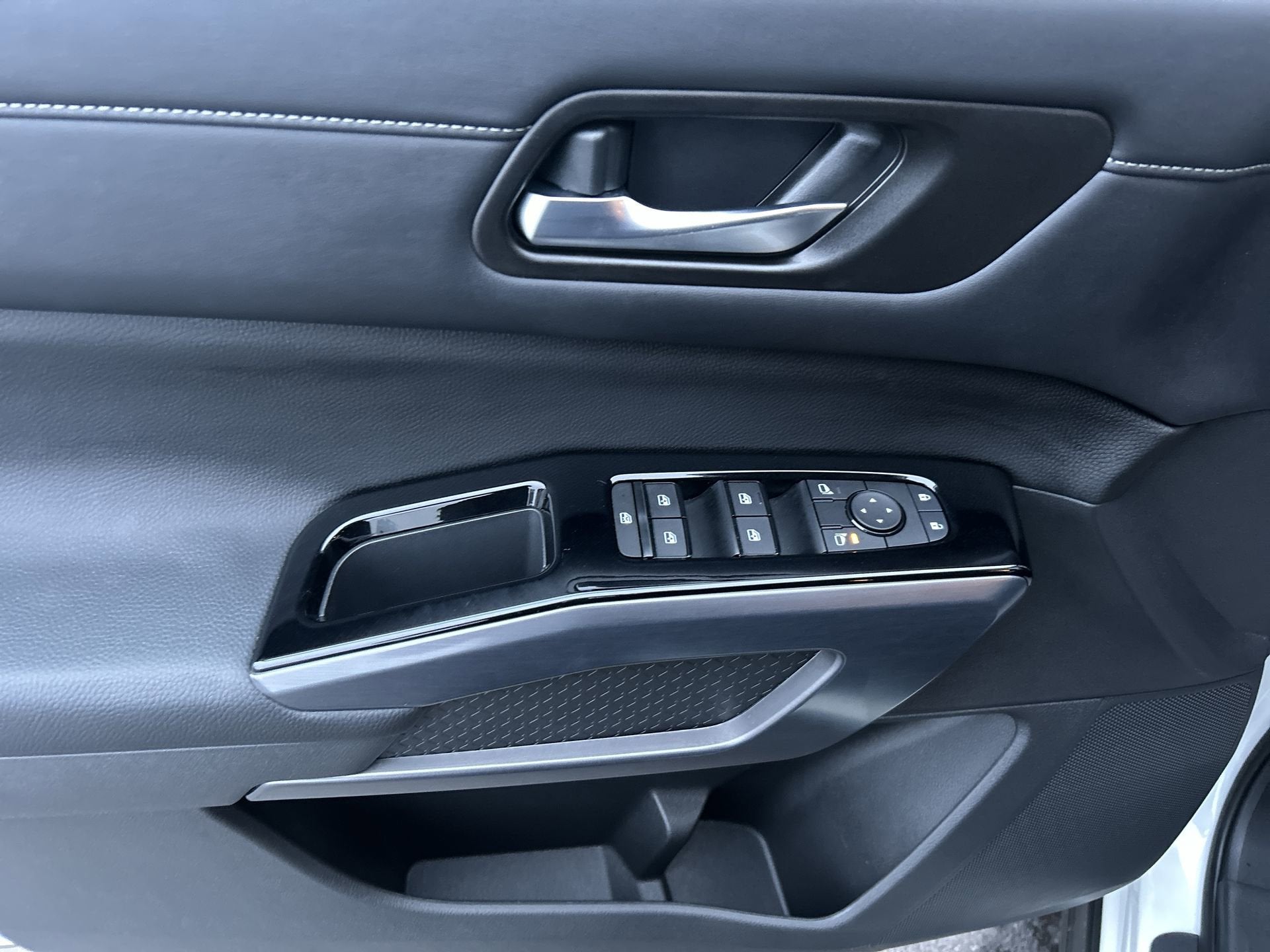 2023 Nissan Pathfinder SL 4WD