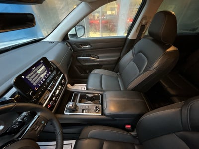 2023 Nissan Pathfinder SL 4WD