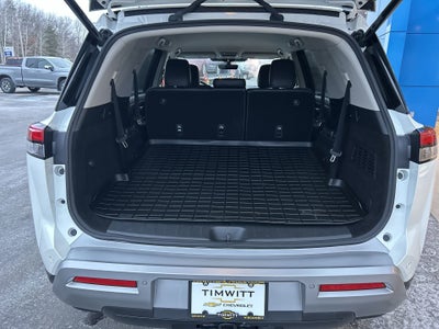 2023 Nissan Pathfinder SL 4WD